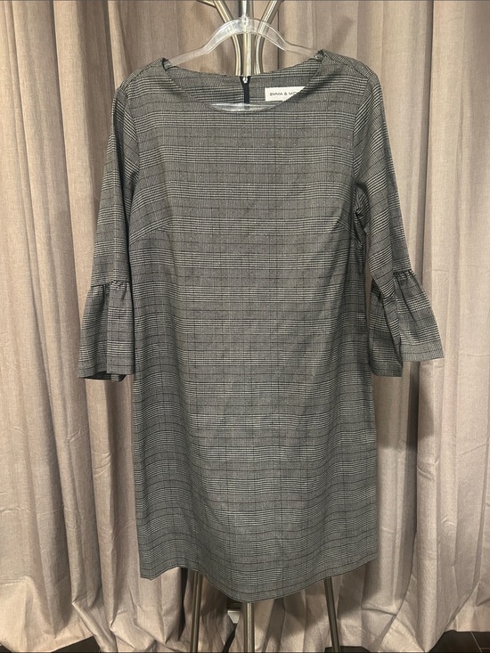 Emma & Michele Dresses & Skirts - Emma & Michelle  Gray Plaid Shift Dress with Ruffle Sleeves has a slight shine.
